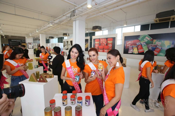 Miss Tourism International contestants visit Limkokwing UniversityIt’s beautiful when cultures mix_016