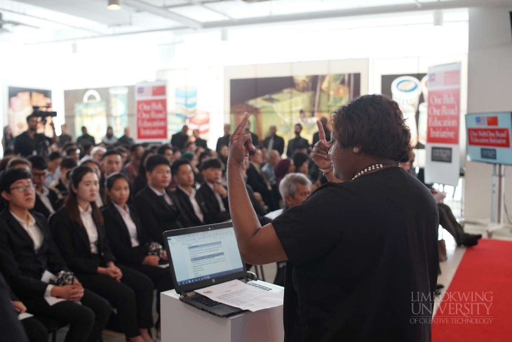 Limkokwing English International (LEI) bids farewell to first batch of hearing-impaired graduates from China_004