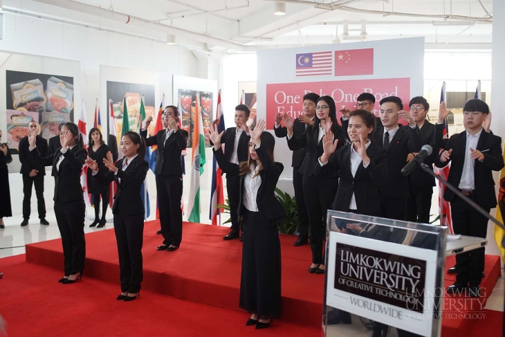 Limkokwing English International (LEI) bids farewell to first batch of hearing-impaired graduates from China_005