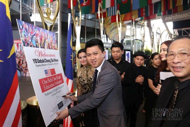 Limkokwing English International (LEI) bids farewell to first batch of hearing-impaired graduates from China_010