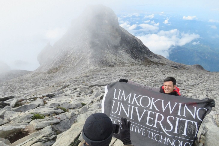 Limkokwing students create history in Mount Kinabalu conquest_011