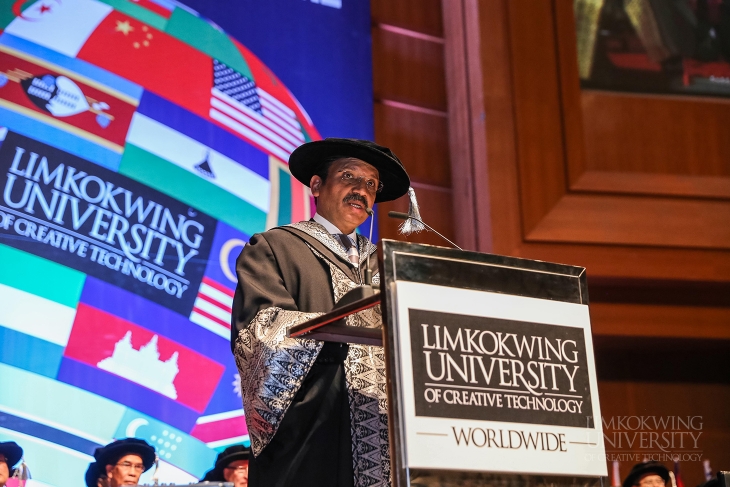 Arun Chaudhary receives an Honorary Doctorate in Entrepreneurship from Limkokwing University_002