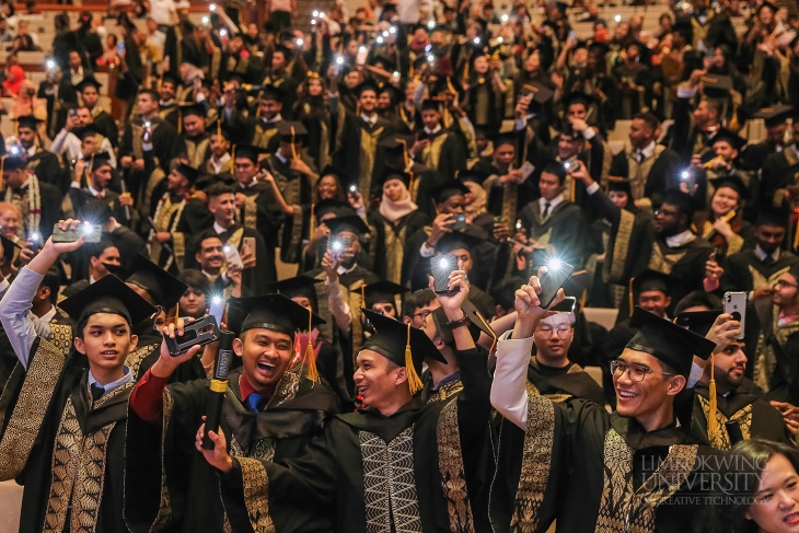 Arun Chaudhary receives an Honorary Doctorate in Entrepreneurship from Limkokwing University_005