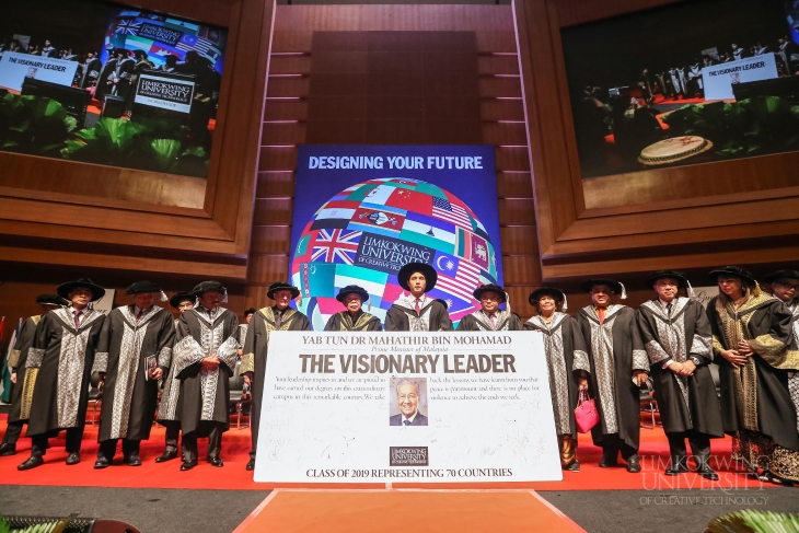 Arun Chaudhary receives an Honorary Doctorate in Entrepreneurship from Limkokwing University_010