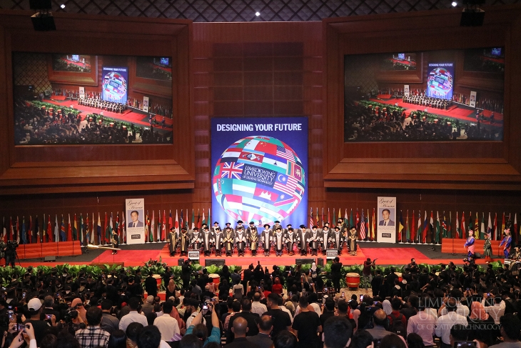 Arun Chaudhary receives an Honorary Doctorate in Entrepreneurship from Limkokwing University_011