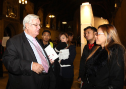 100_generasi_global_students_go_to_londons_houses_of_parliament_and_worlds_001[1]