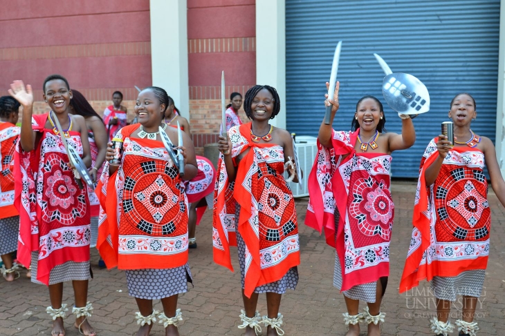 Limkokwing Swaziland presents scrolls to 675 Graduates_001