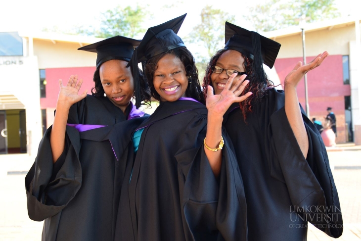 Limkokwing Swaziland presents scrolls to 675 Graduates_003