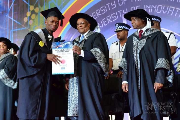 Limkokwing Swaziland presents scrolls to 675 Graduates_006