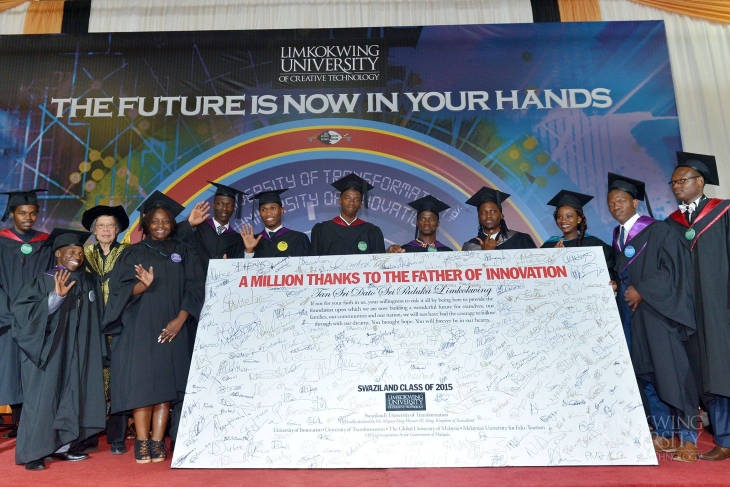 Limkokwing Swaziland presents scrolls to 675 Graduates_015