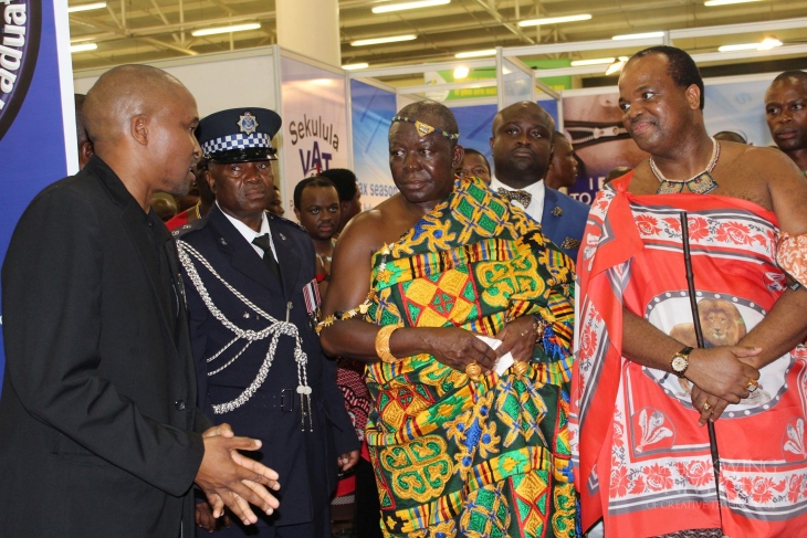 Limkokwing Swaziland receives award for the Best Exhibition Stall_001