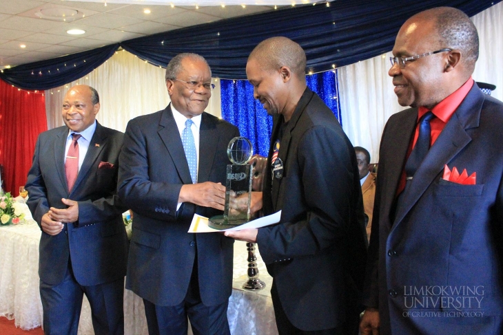 Limkokwing Swaziland receives award for the Best Exhibition Stall_003