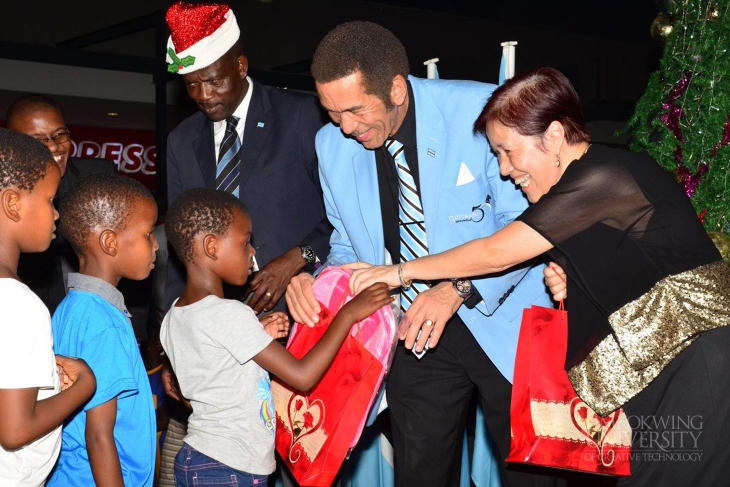 The unveiling of Gaborone biggest Christmas tree_002